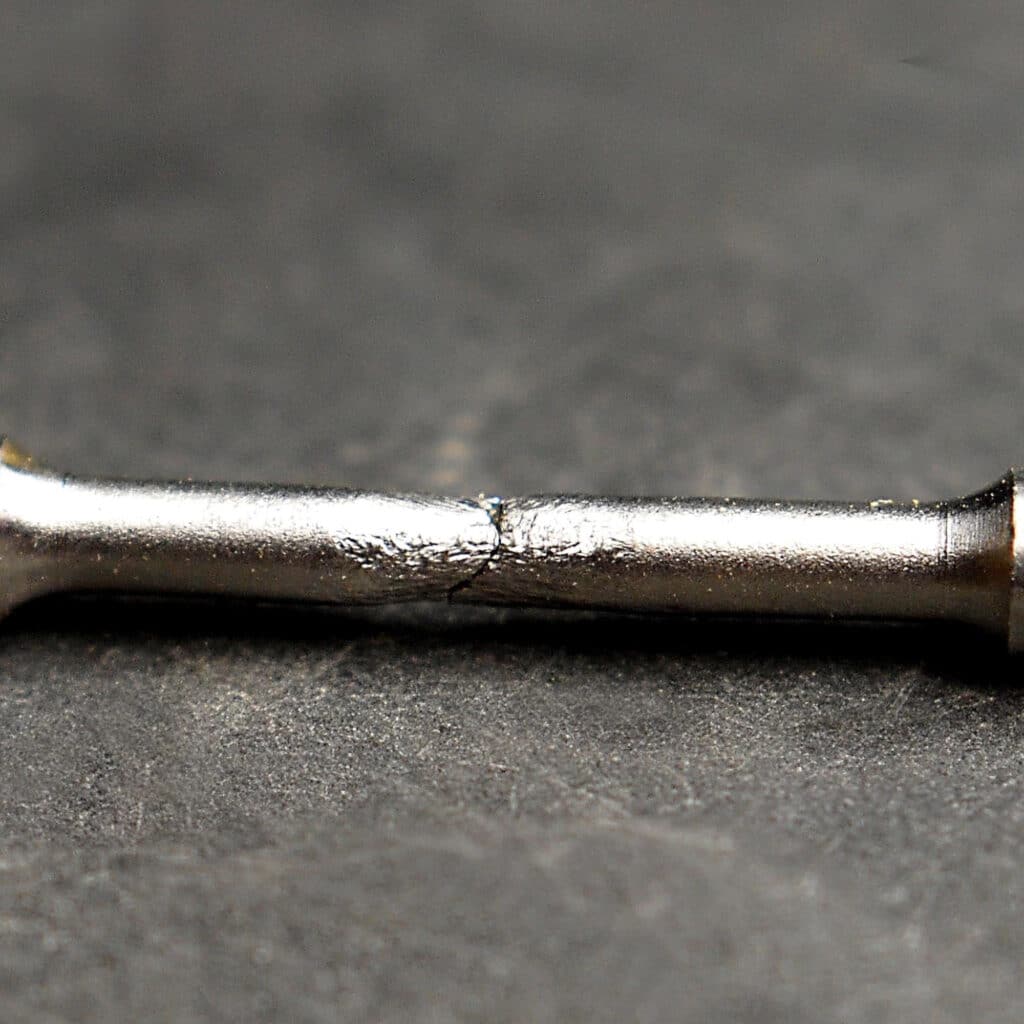 fatigue fracture of metal component