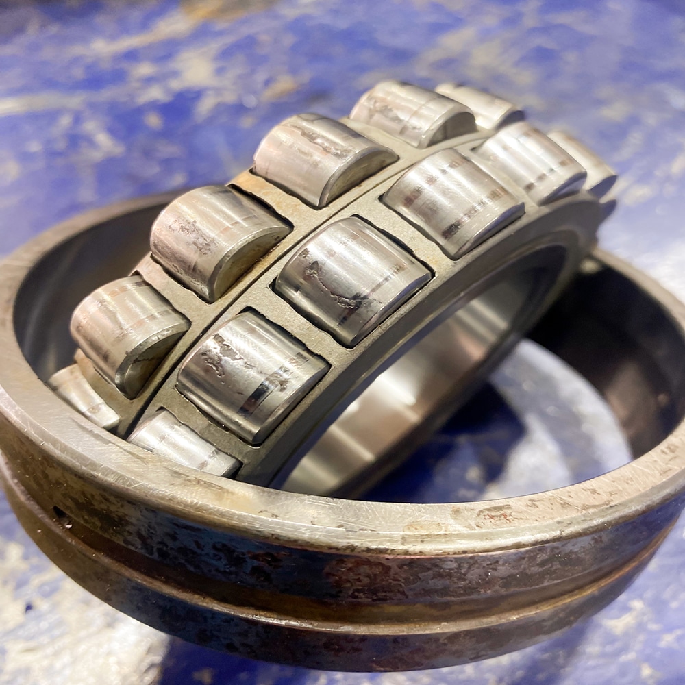 abrasive wear on roller bearing