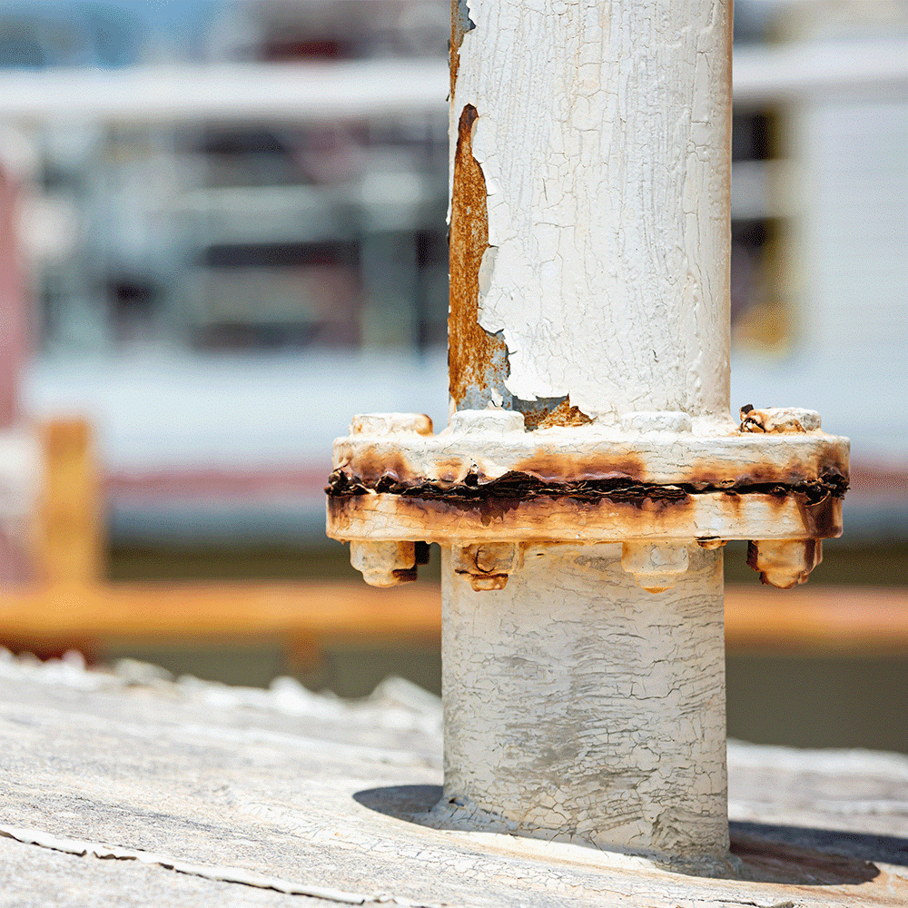 Crevice corrosion betwen pipe fittings