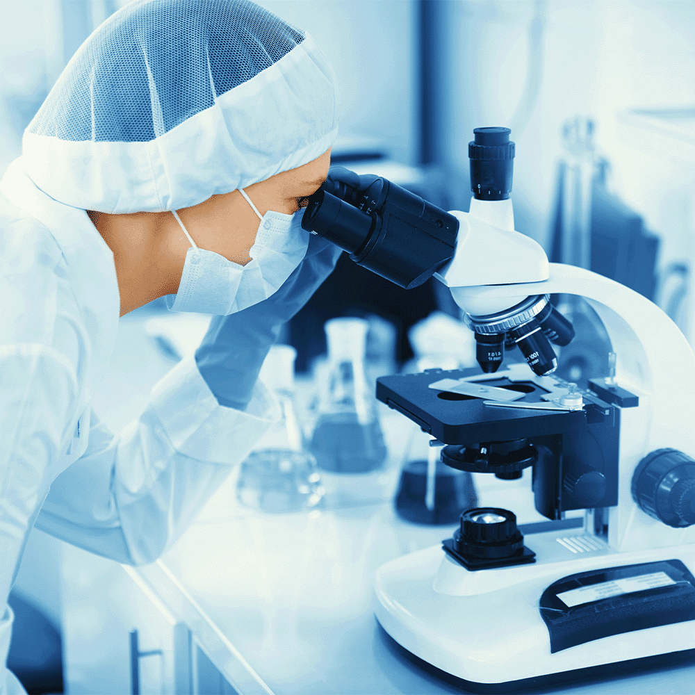 scientist in lab performing product testing for adherence to NAMSA guidelines for medical device safety