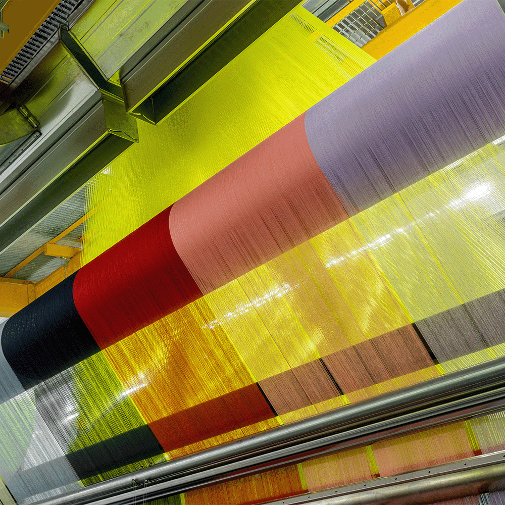 Textile weaving machine with coloful fibers