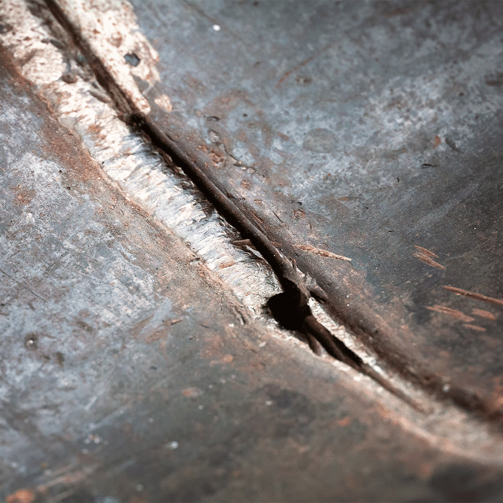 Weld fragment in pipeline creating crevice corrosion potential
