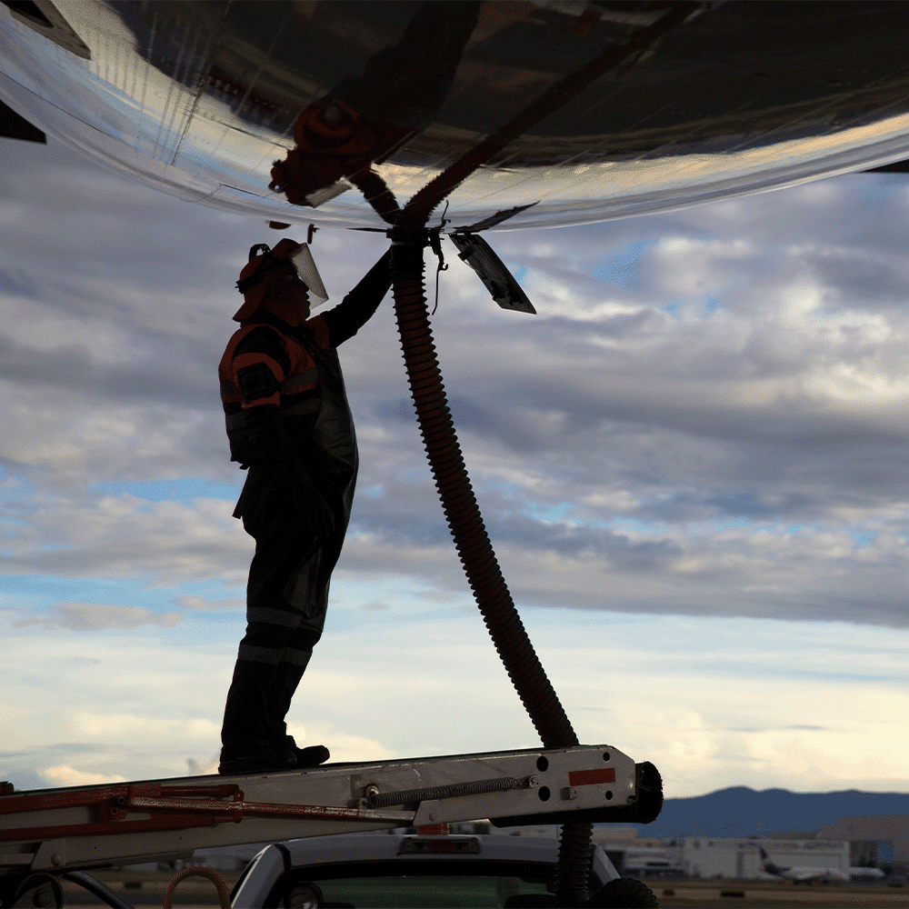 aircraft fueler filling aircraft with fuel